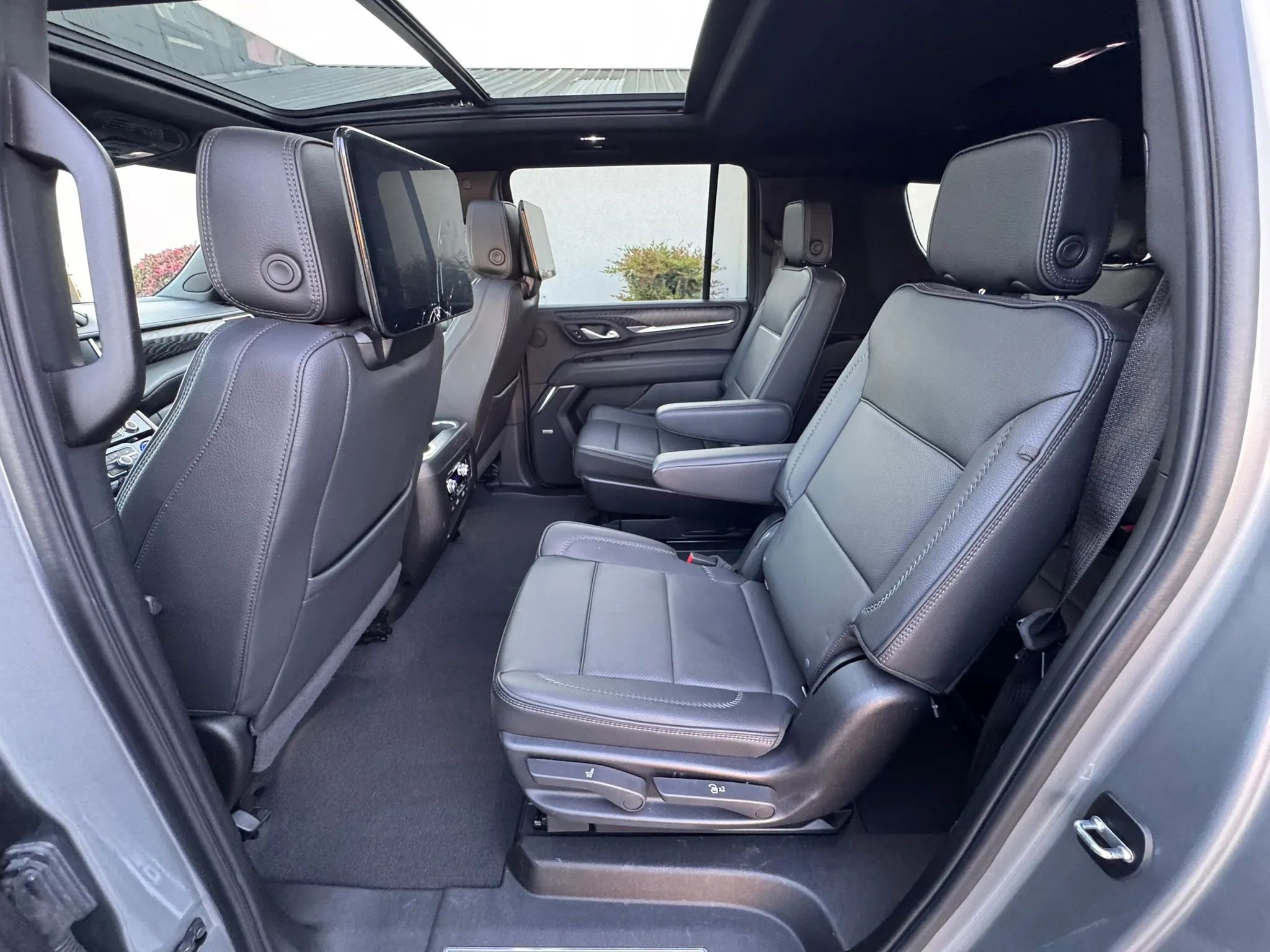 Used 2024 GMC Yukon XL Denali w/ Advanced Technology Package image 20