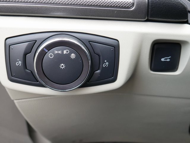 Used 2019 Ford Fusion SE image 28