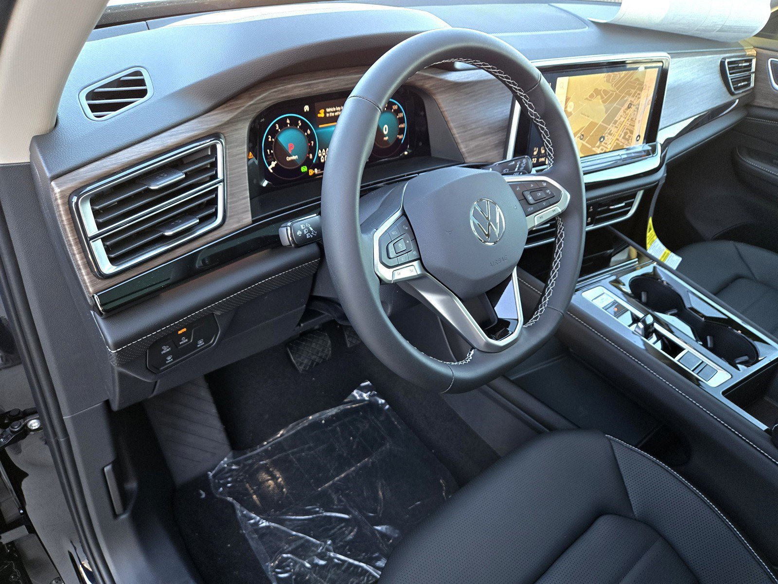 Used 2025 Volkswagen Atlas SEL AWD/4WD image 8