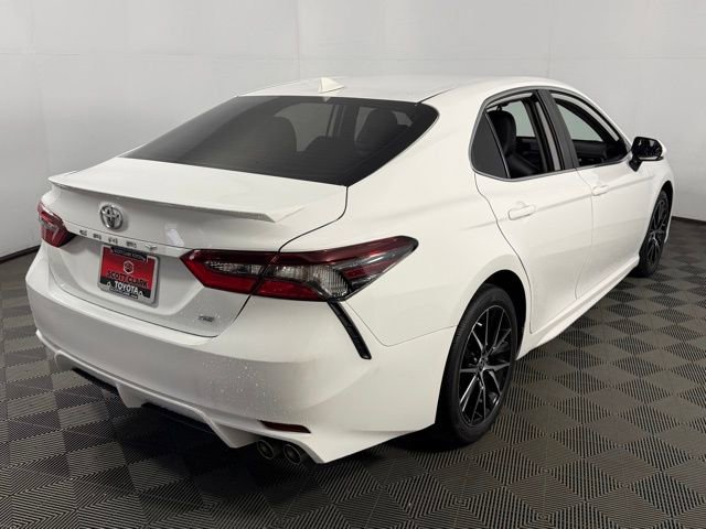 Used 2024 Toyota Camry SE w/ Convenience Package image 8