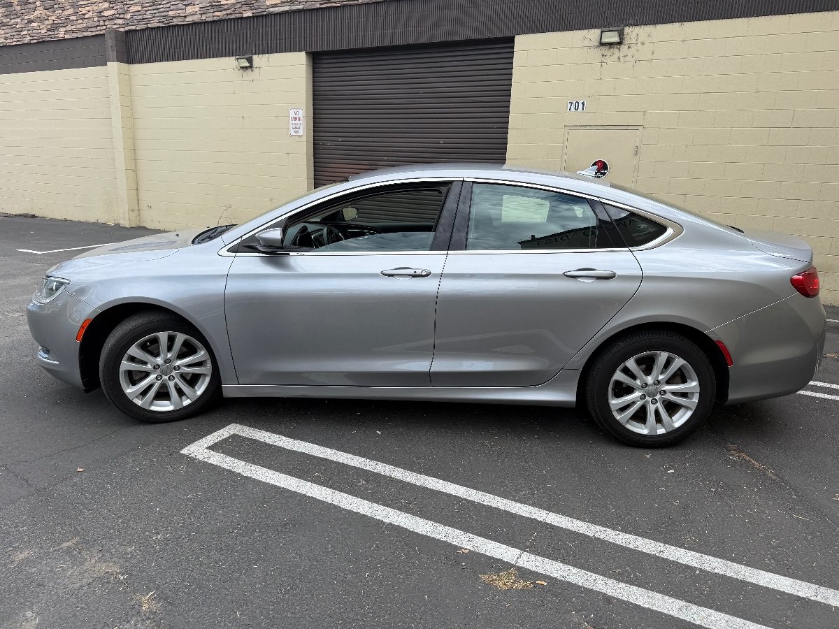 Used 2016 Chrysler 200 Limited w/ Convenience Group FWD image 3