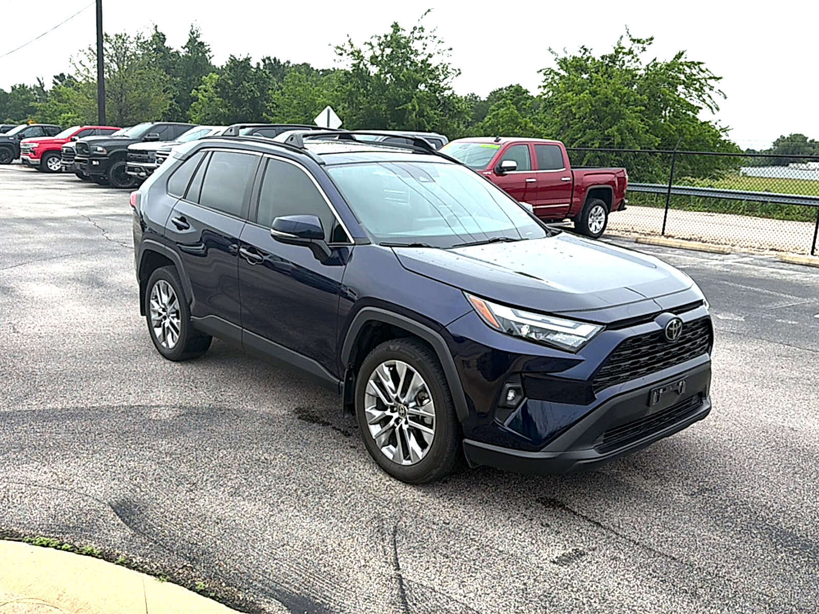 Used 2023 Toyota RAV4 XLE Premium FWD image 3