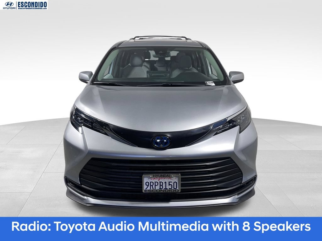 Used 2025 Toyota Sienna LE w/ LE Plus Package FWD image 8