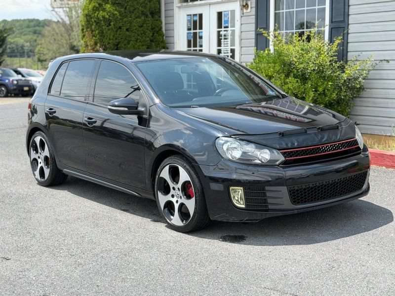 Used 2011 Volkswagen Golf 4-Door FWD image 4