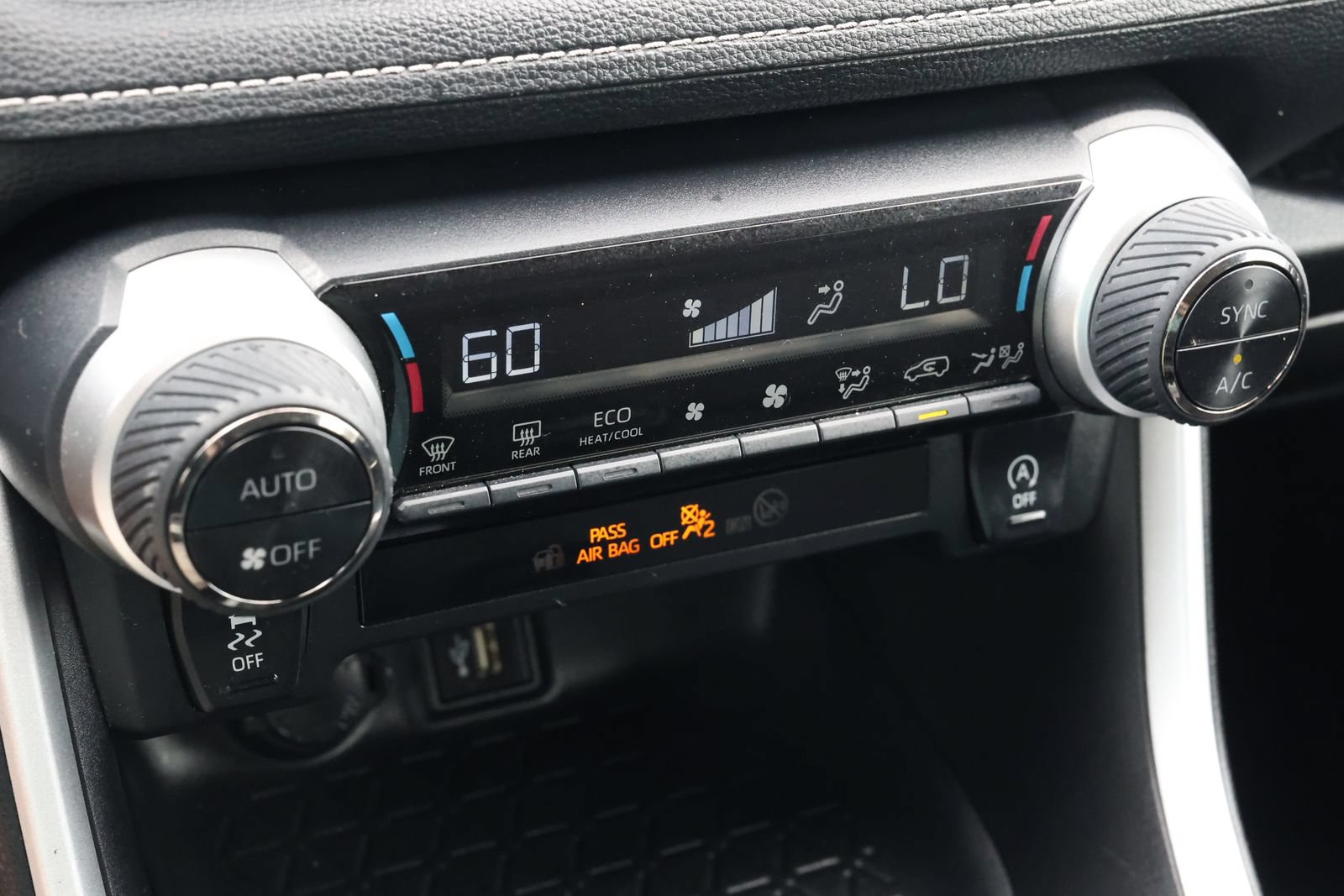 Used 2024 Toyota RAV4 XLE FWD image 20