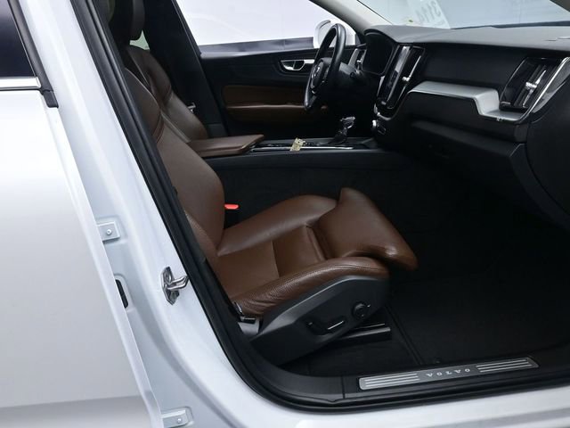 Used 2019 Volvo XC60 T5 Momentum w/ Premium Package image 29