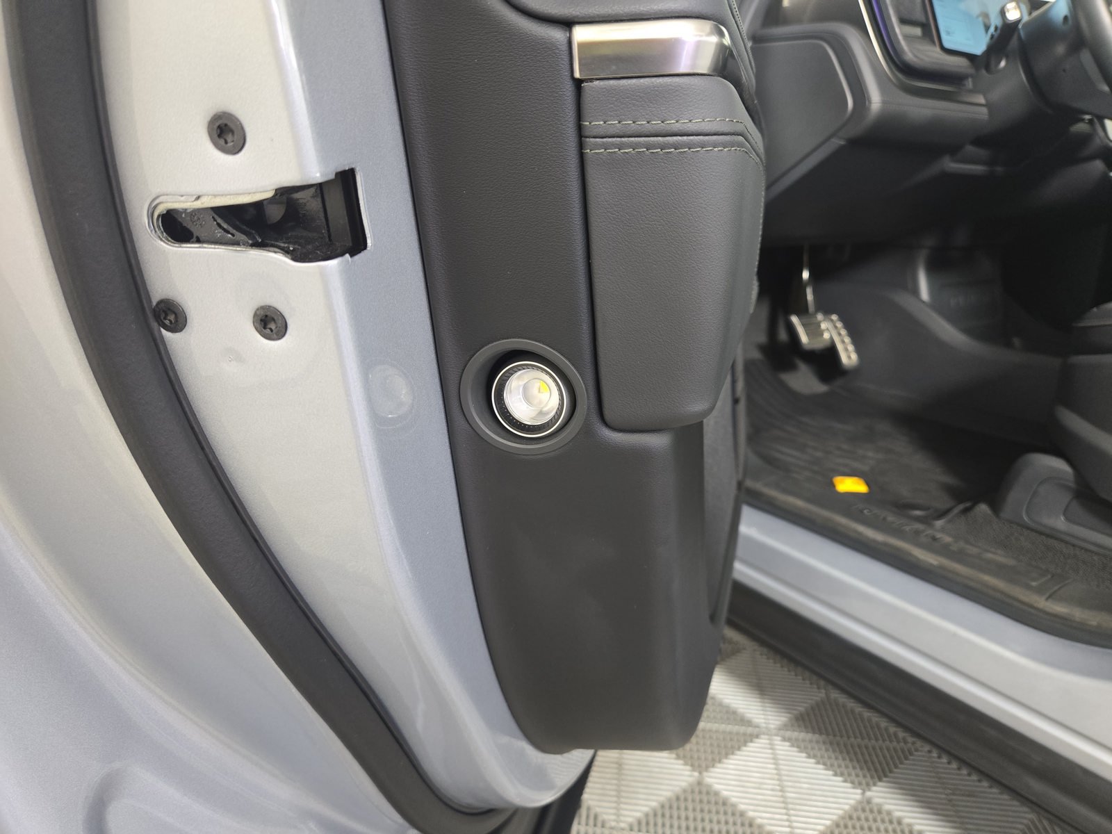 Used 2022 Rivian R1S Launch Edition Quad AWD/4WD image 32