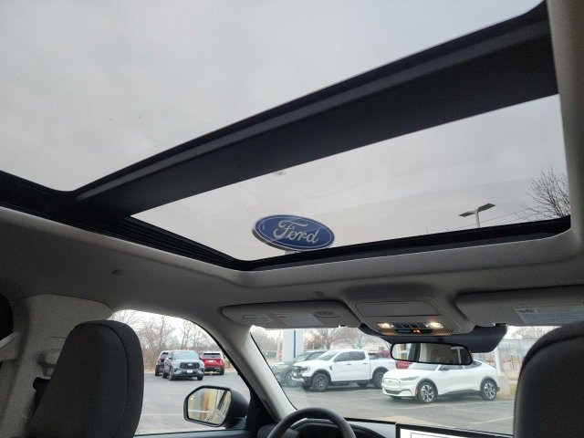 New 2025 Ford Explorer Active w/ Active Comfort Package image 24