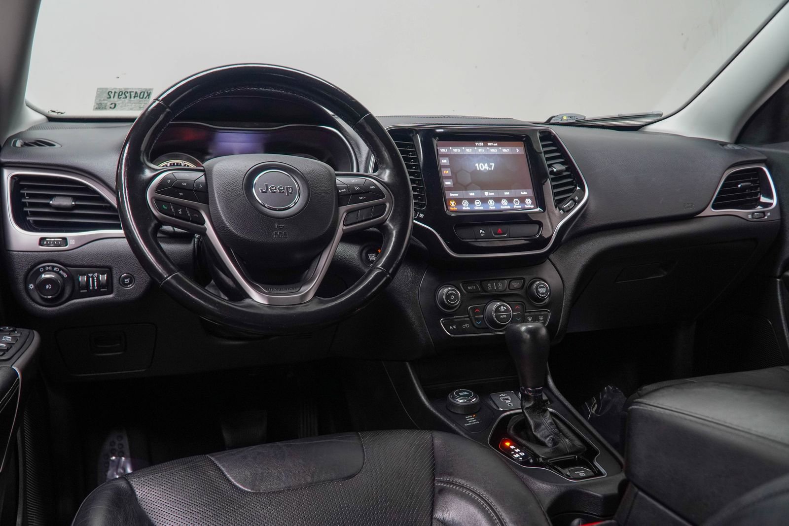 Used 2019 Jeep Cherokee Limited AWD/4WD image 16