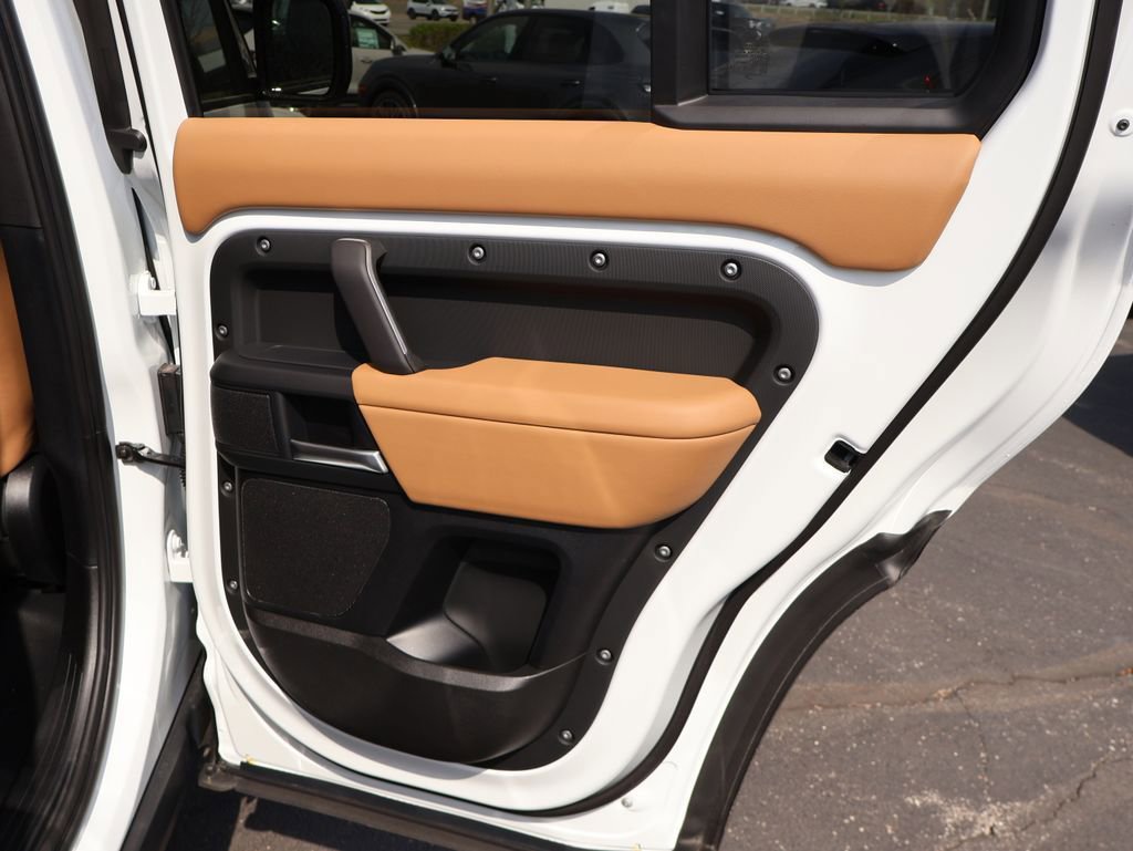 New 2026 Land Rover Defender 110 X-Dynamic SE image 14