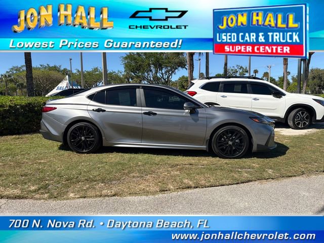 Used 2025 Toyota Camry SE image 3