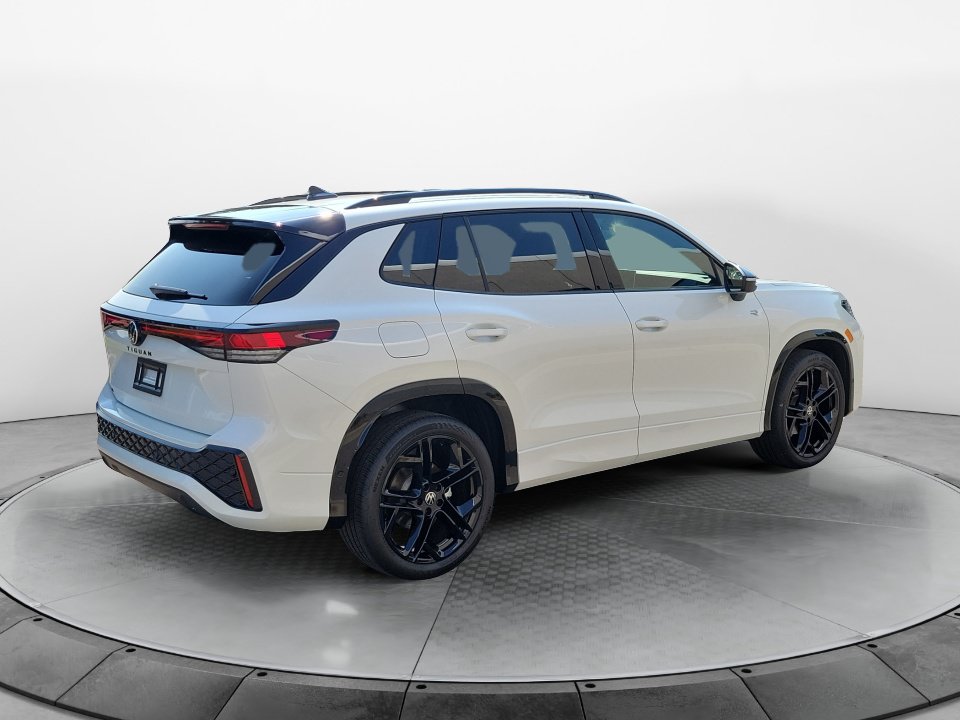 New 2026 Volkswagen Tiguan SE R-Line FWD image 7