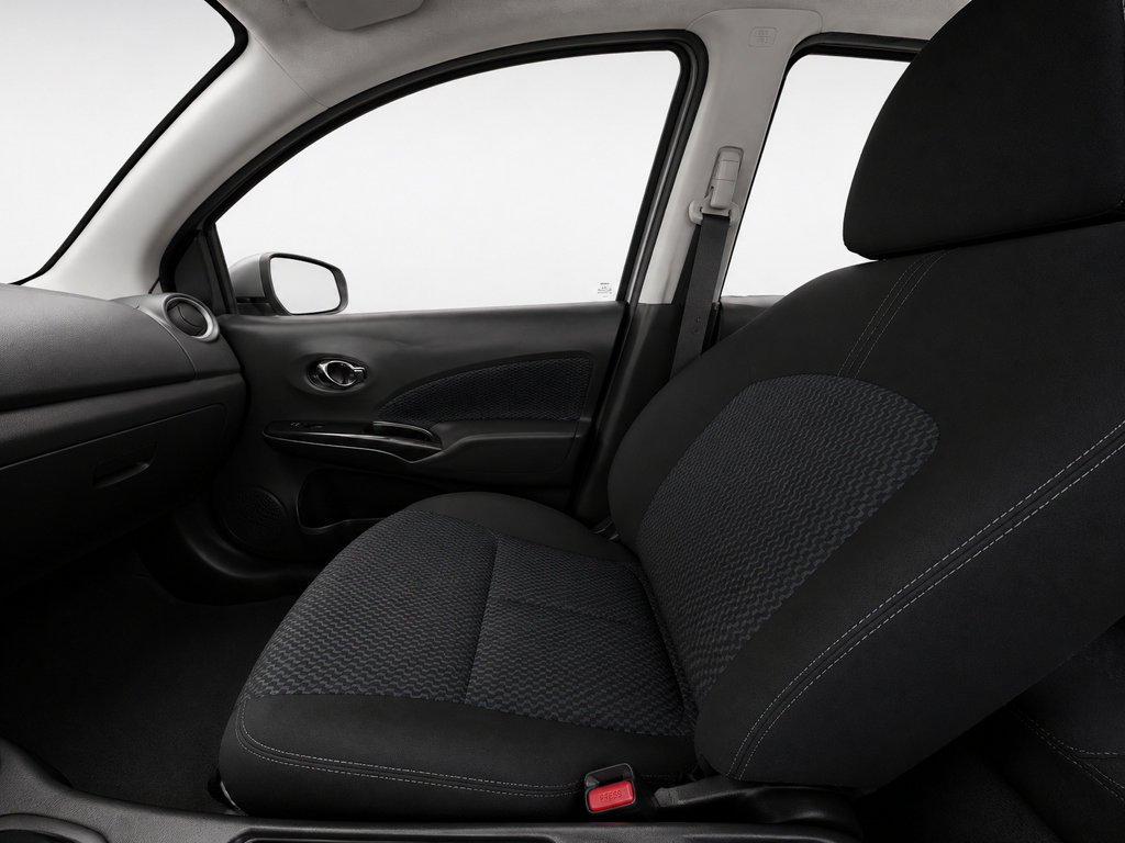 Used 2015 Nissan Versa Note w/ SL Tech Package FWD image 10