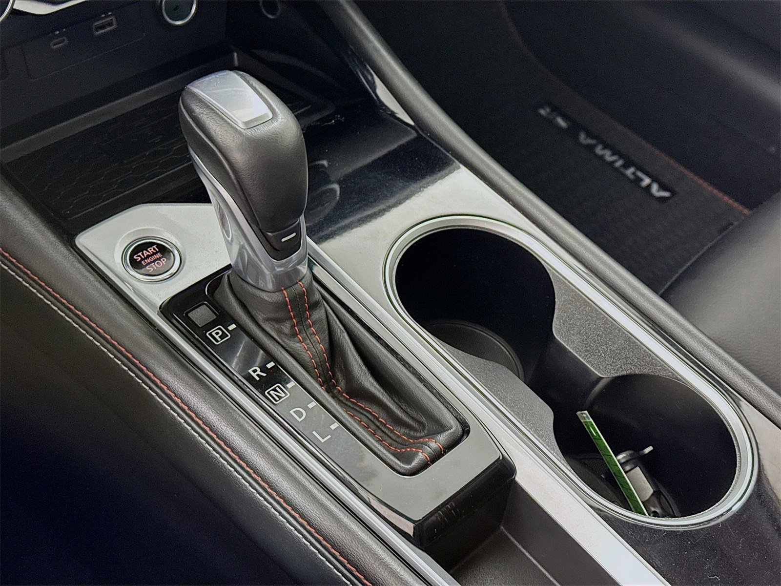 Used 2025 Nissan Altima 2.5 SR w/ SR Premium Package image 13