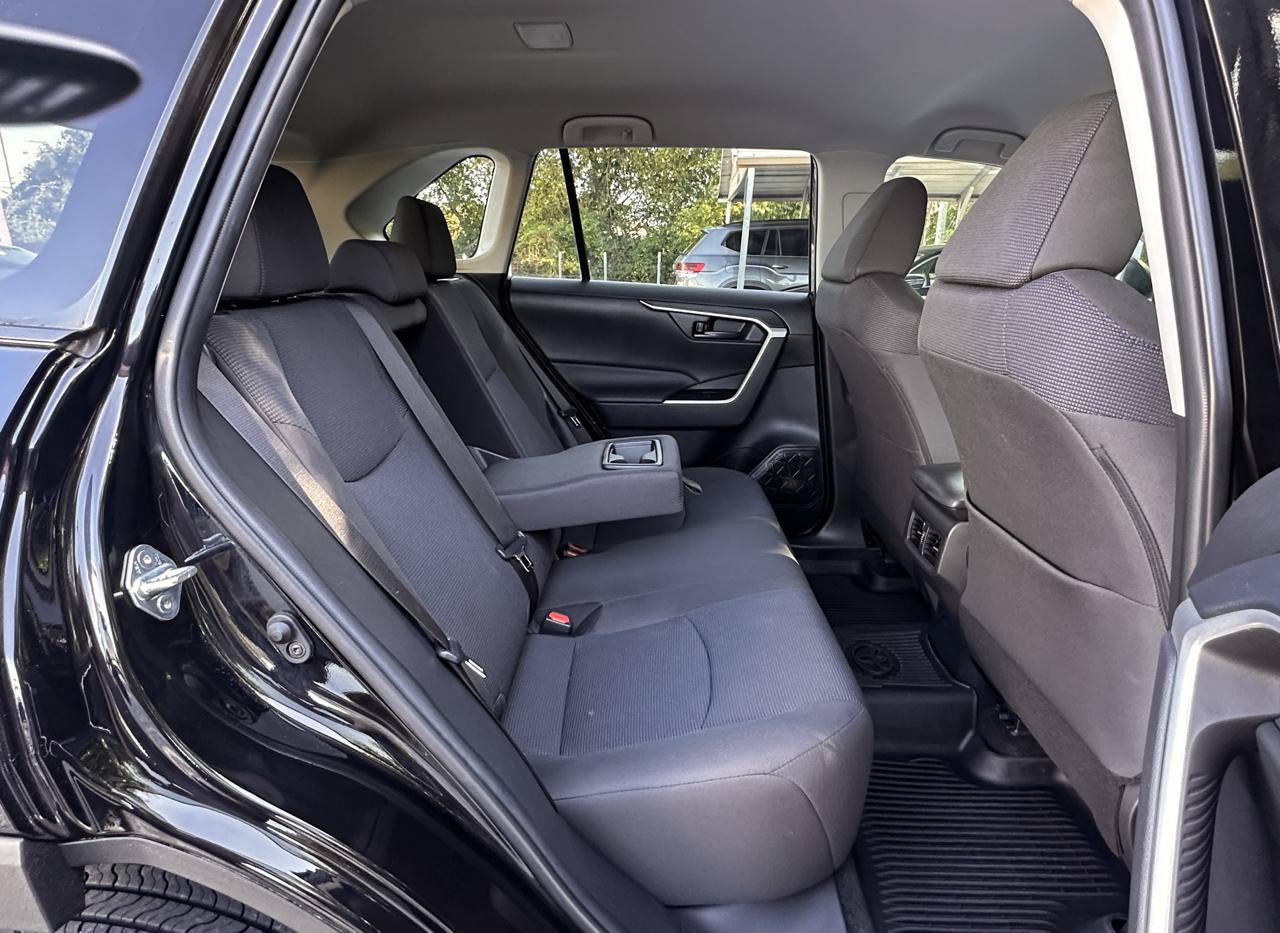 Used 2022 Toyota RAV4 LE FWD image 16