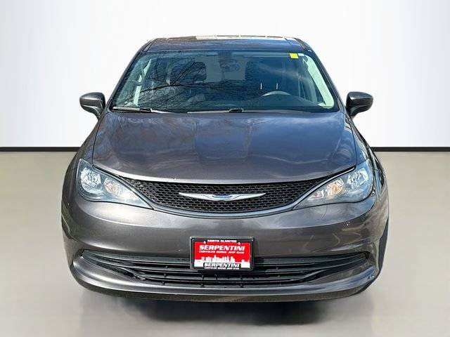 Used 2017 Chrysler Pacifica Touring image 4