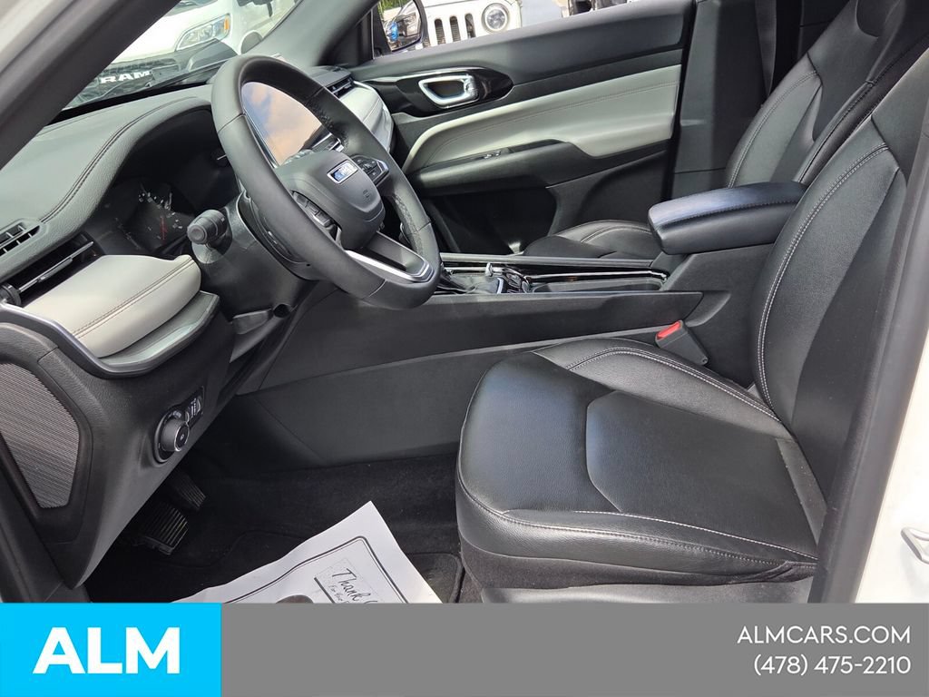 Used 2025 Jeep Compass Limited AWD/4WD image 7