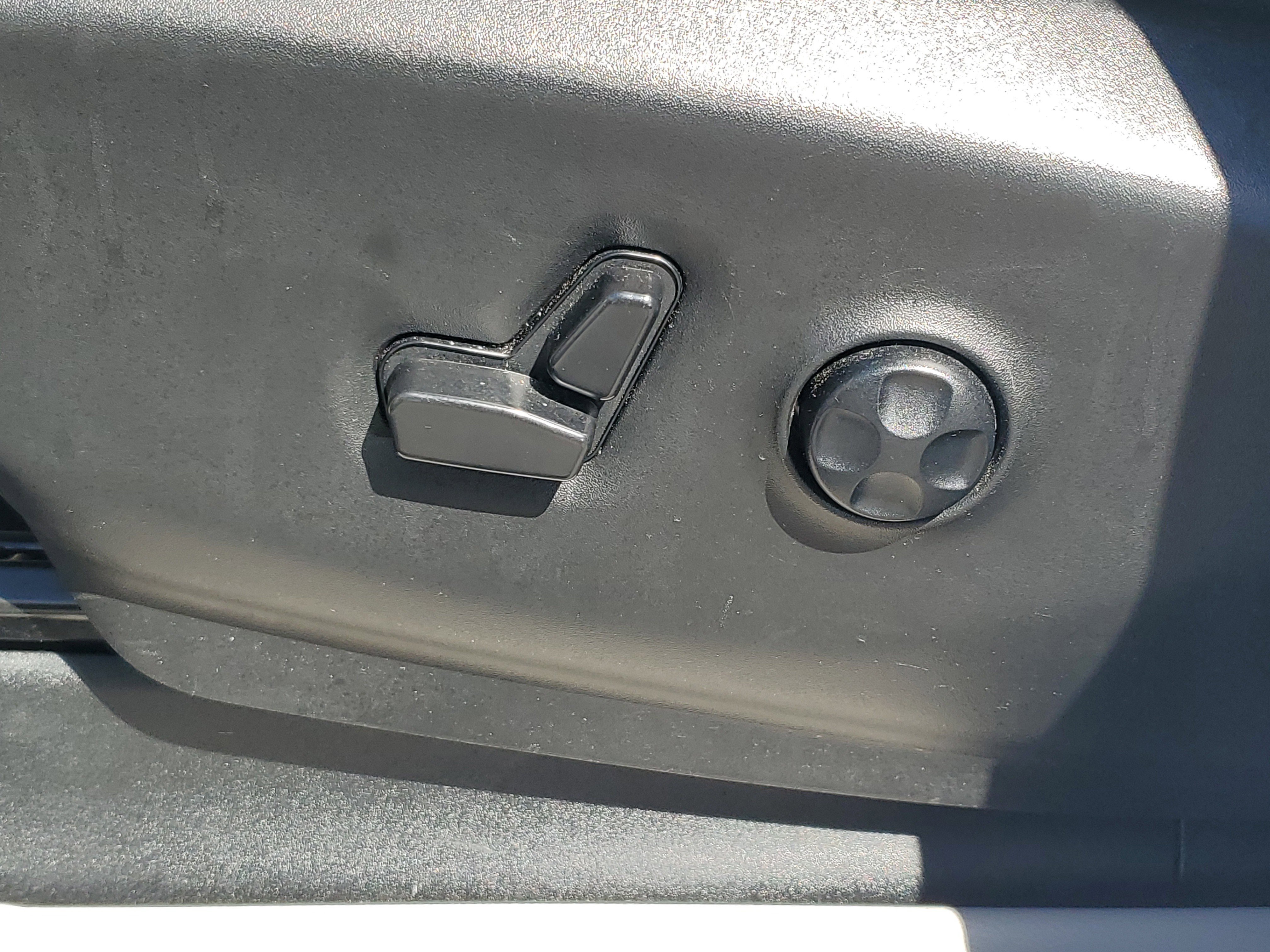 Used 2024 Chrysler Pacifica Touring-L FWD image 14