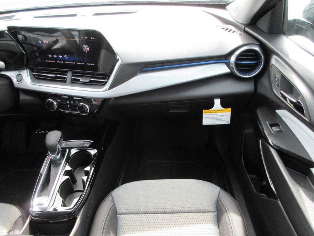 New 2026 Chevrolet Trax LT w/ LPO, Blackout Package FWD image 16