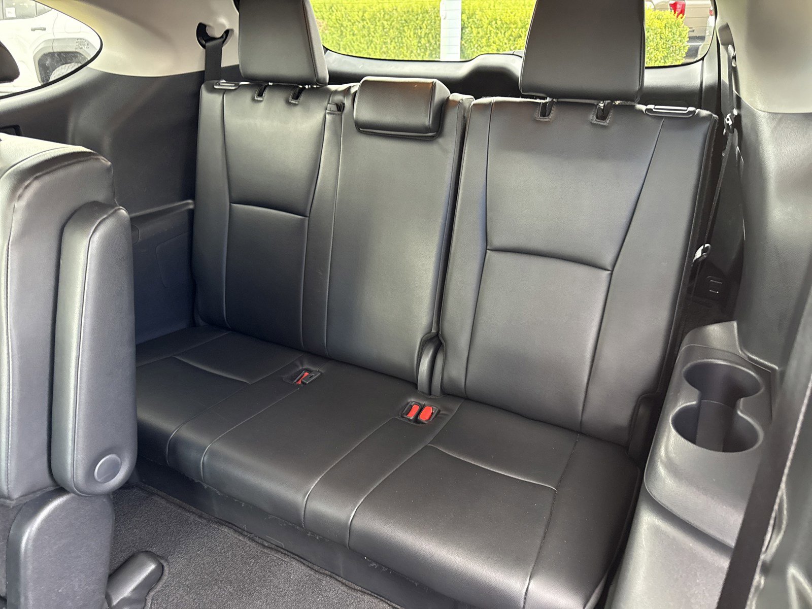 Used 2025 Toyota Highlander XLE image 15