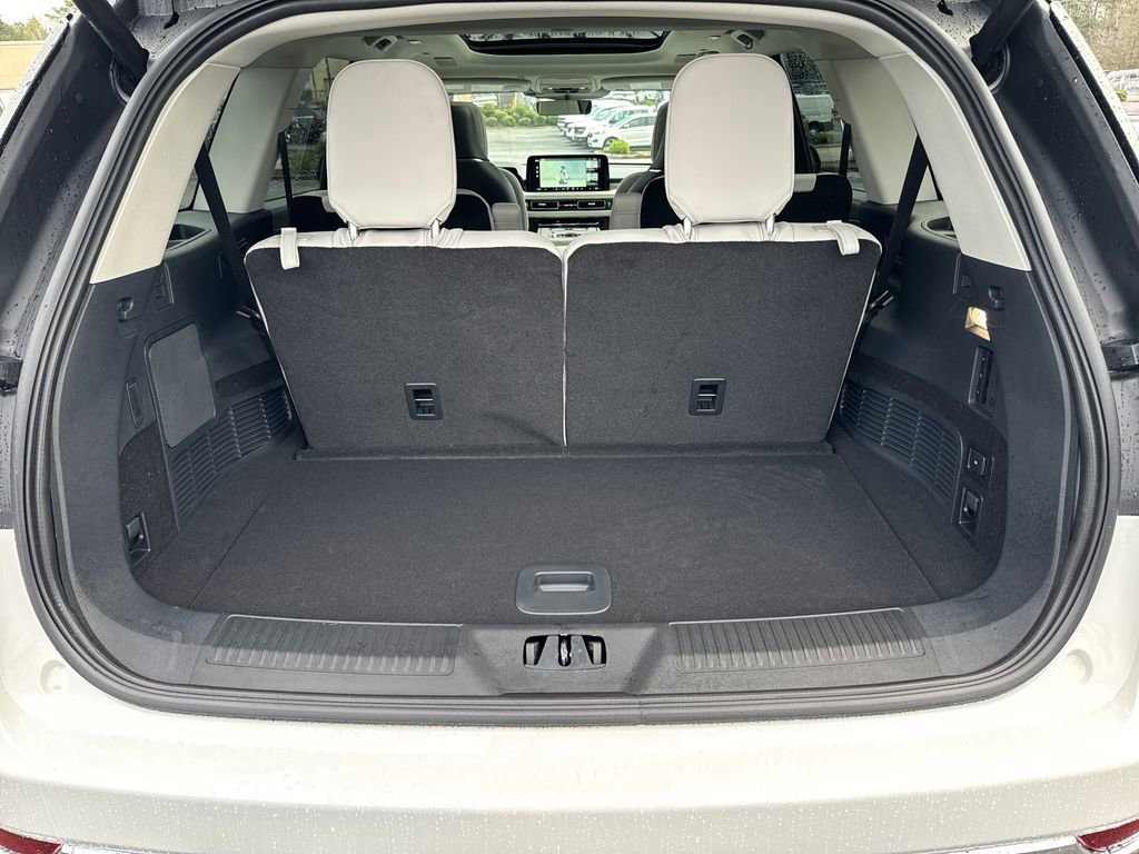 Certified 2025 Lincoln Aviator Reserve w/ Luxury Package image 25