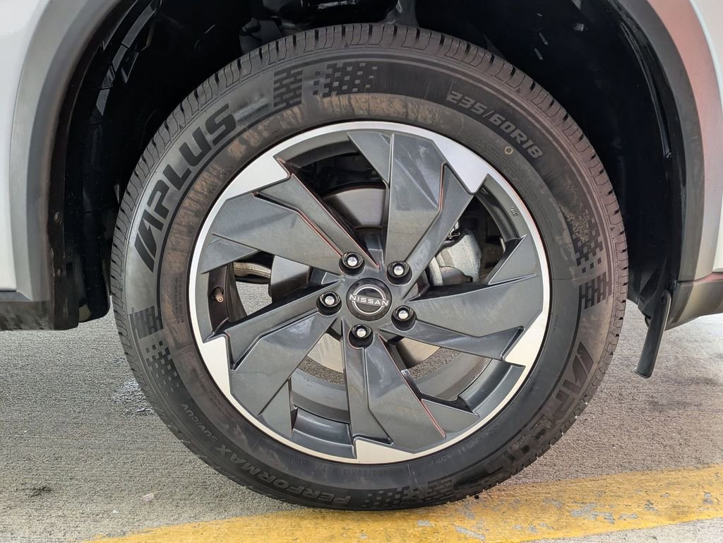 Used 2024 Nissan Rogue SV image 31