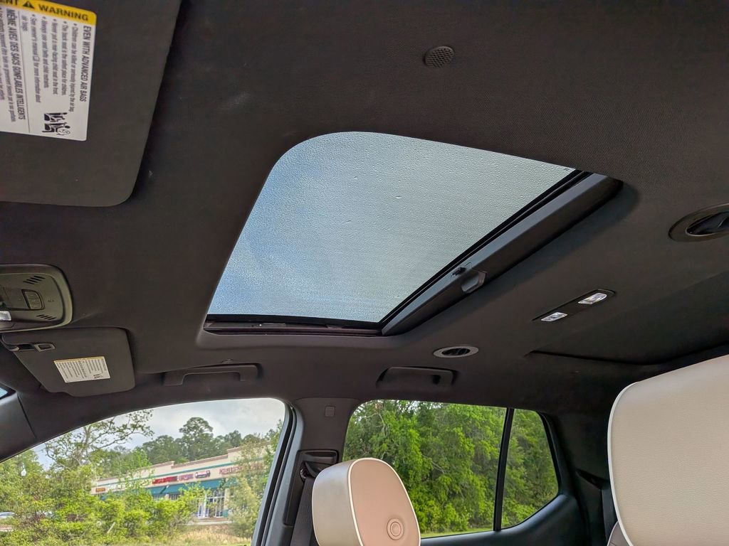 Used 2023 Chevrolet Traverse Premier image 17