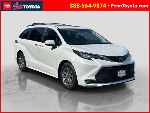 Certified 2023 Toyota Sienna XLE image 1