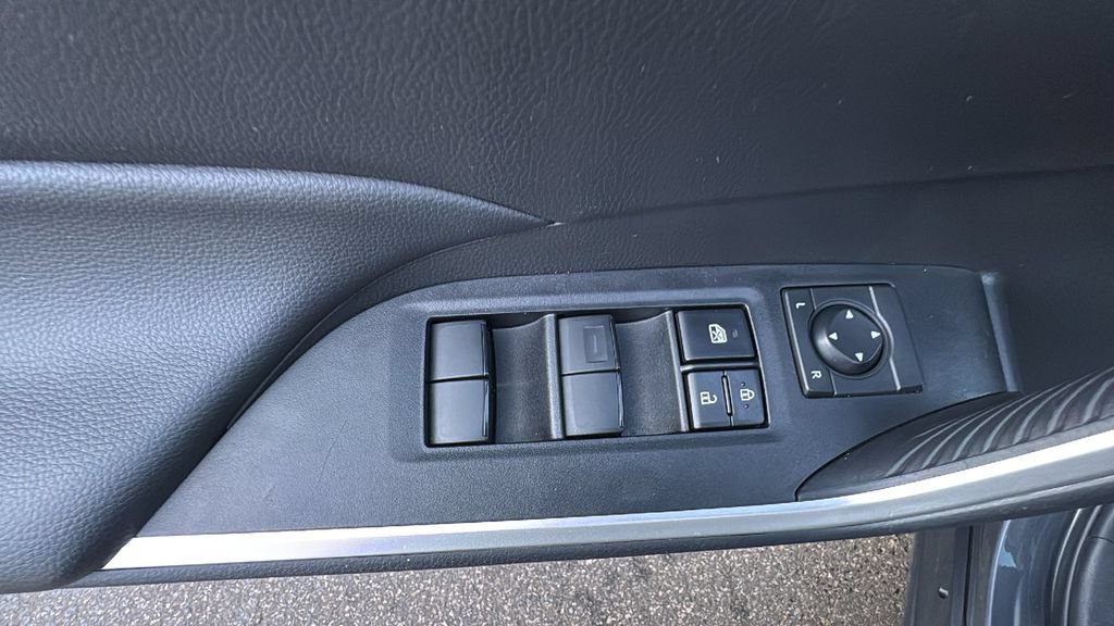 Used 2024 Toyota RAV4 LE AWD/4WD image 12