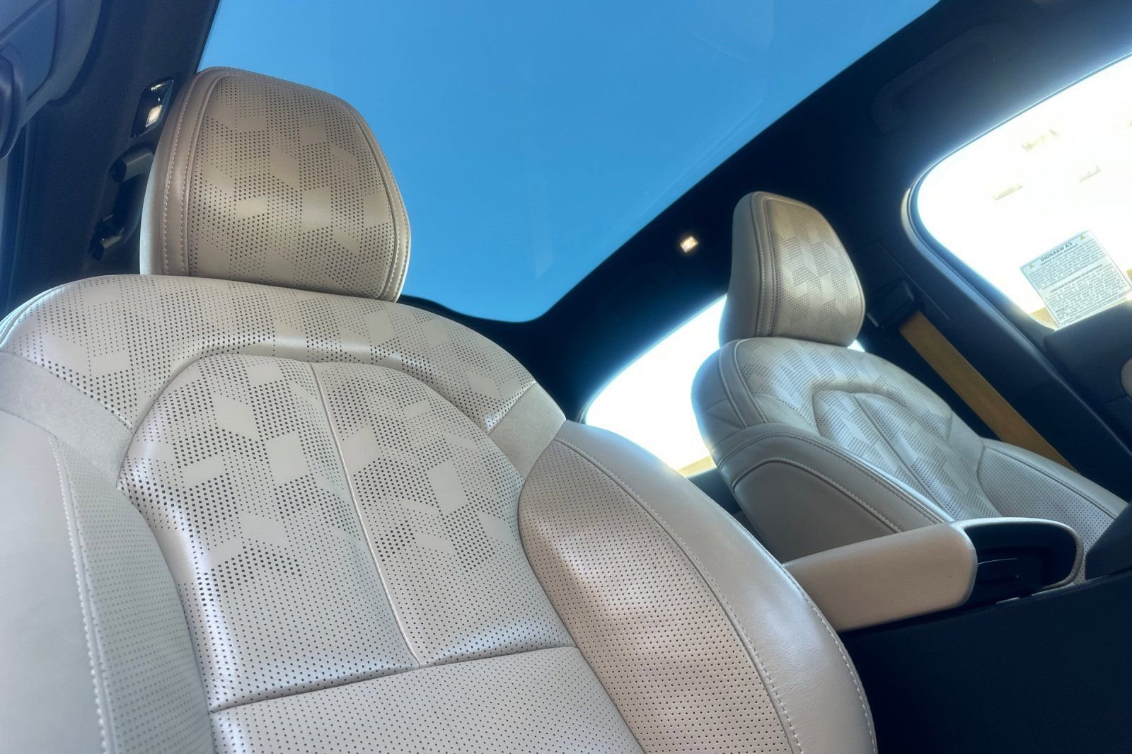 Used 2021 Polestar Polestar 2 w/ Performance Package image 16