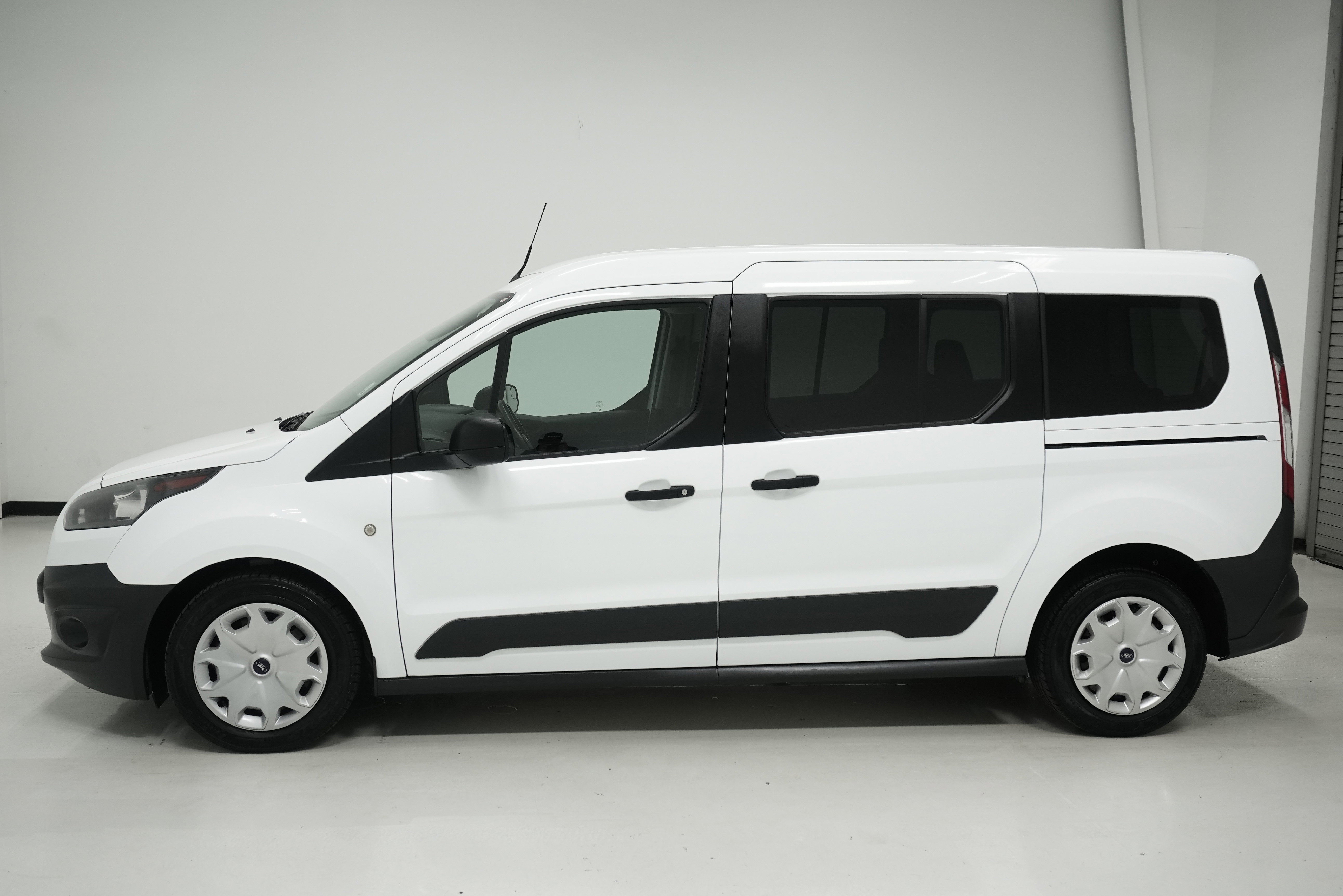 Used 2016 Ford Transit Connect XL image 7