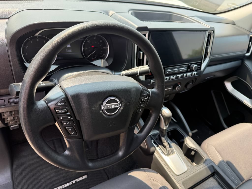 Used 2025 Nissan Frontier SV RWD image 24