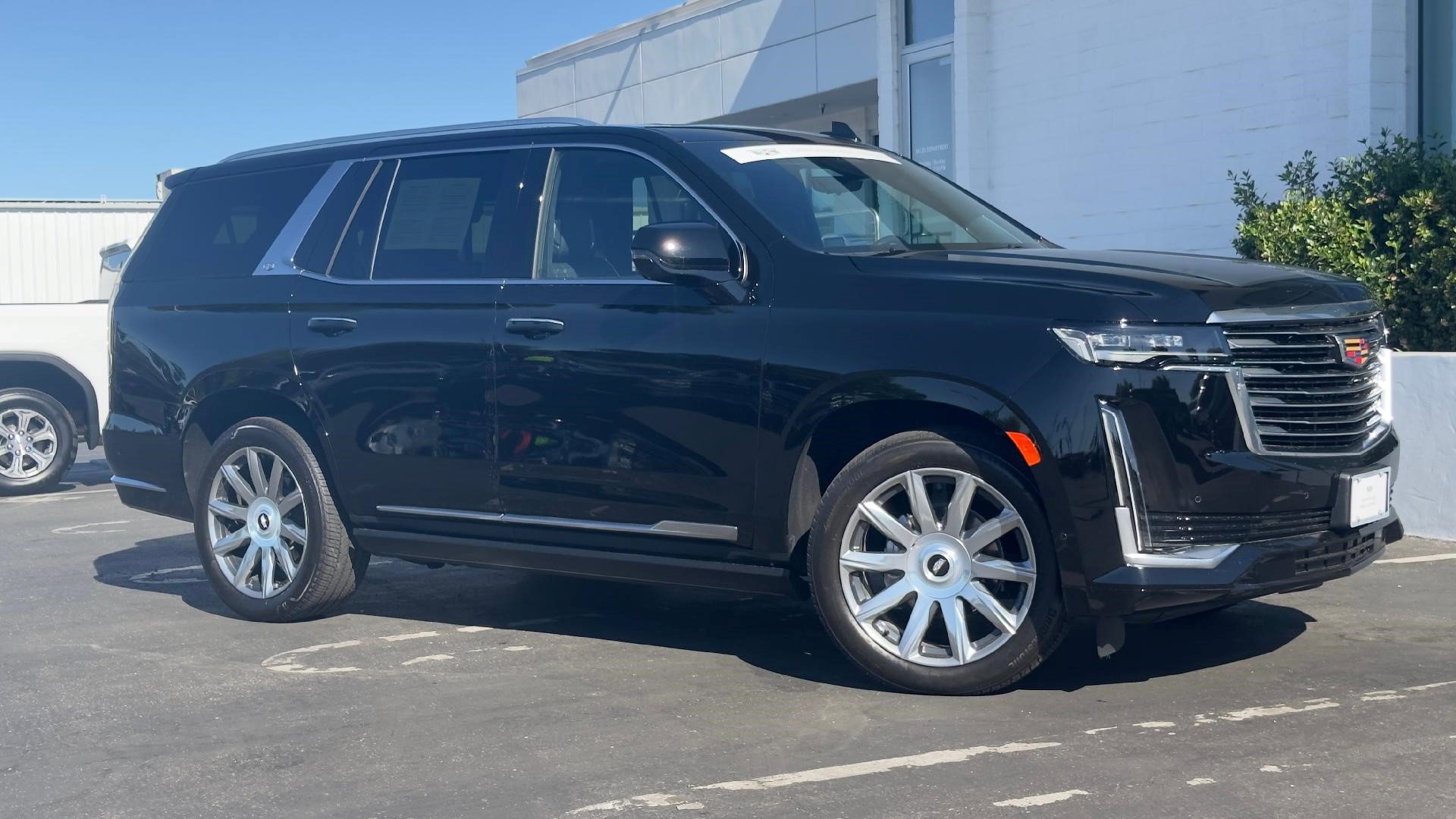 Certified 2024 Cadillac Escalade Premium Luxury Platinum AWD/4WD image 2