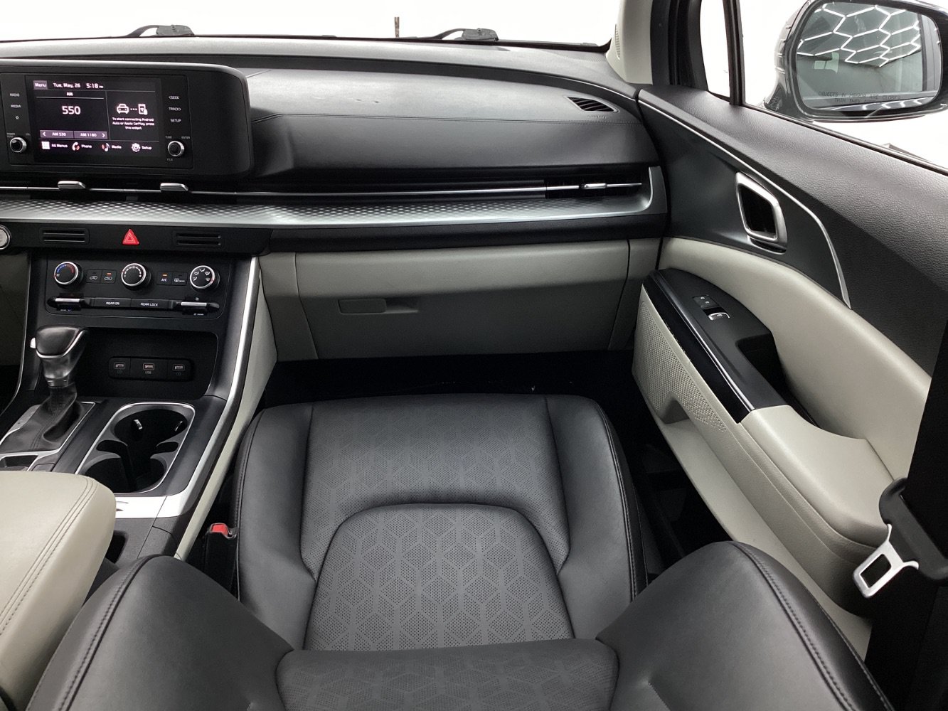 Used 2024 Kia Carnival LX FWD image 29