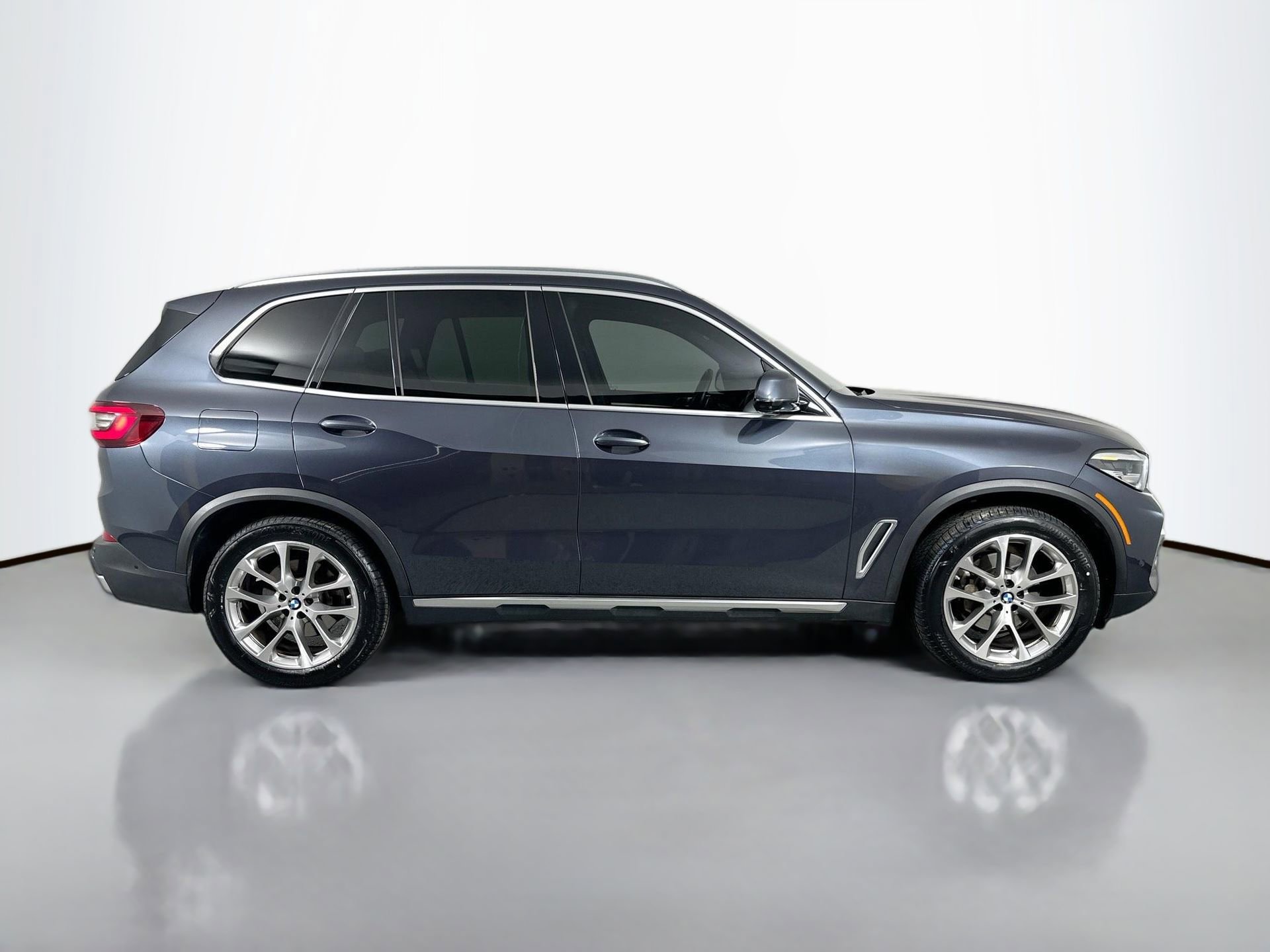 Used 2021 BMW X5 sDrive40i w/ Parking Assistance Package image 5