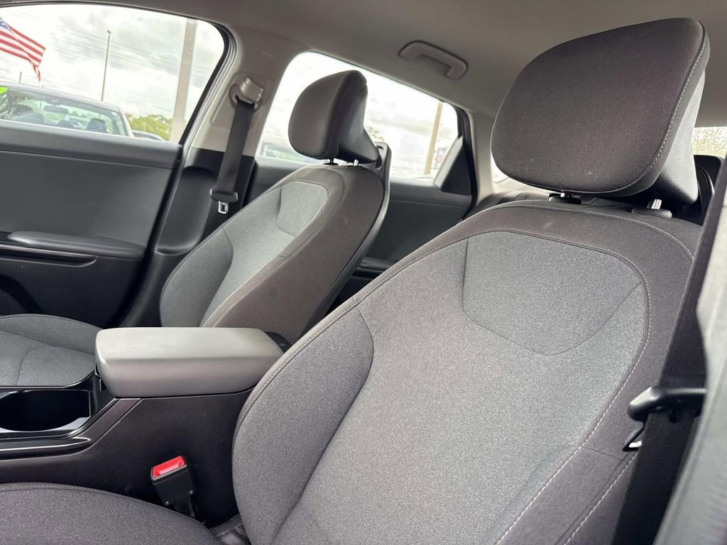 Used 2025 Kia K4 LXS image 20