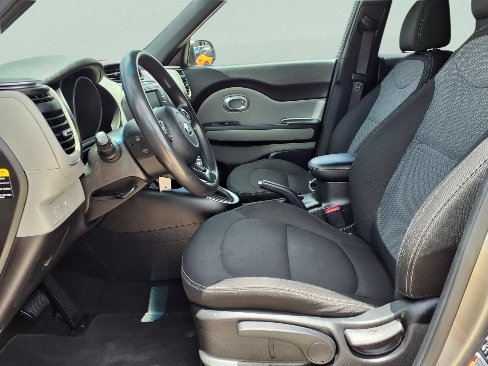 Used 2017 Kia Soul + FWD image 10