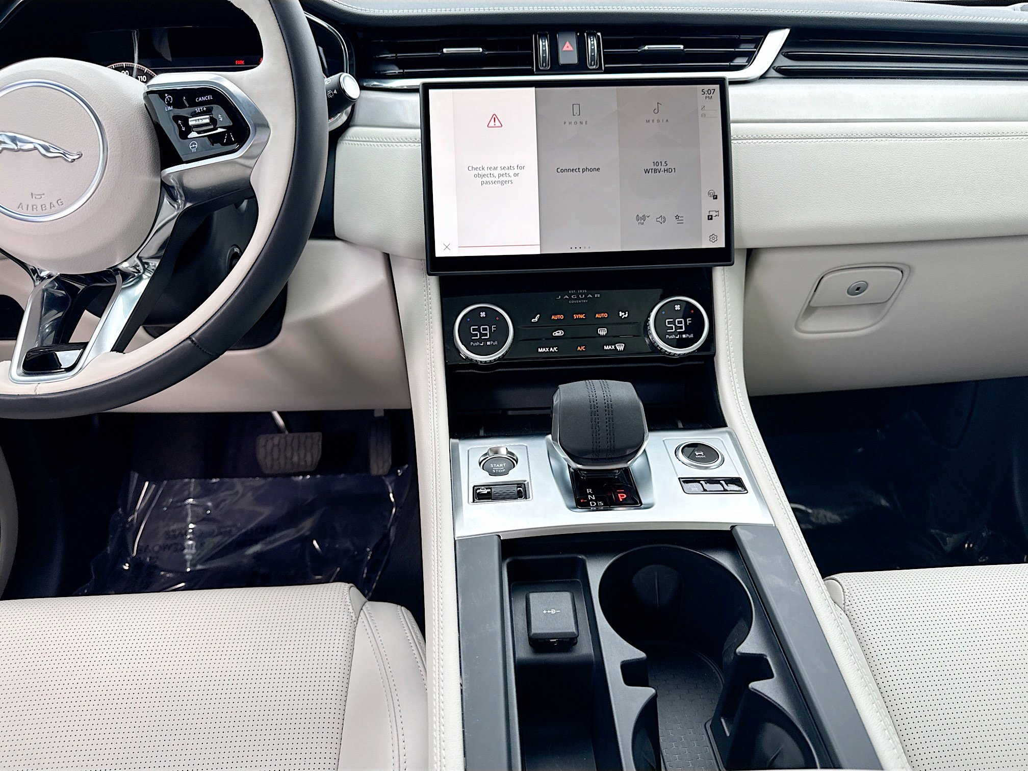 Used 2026 Jaguar F-PACE R-Dynamic S image 18