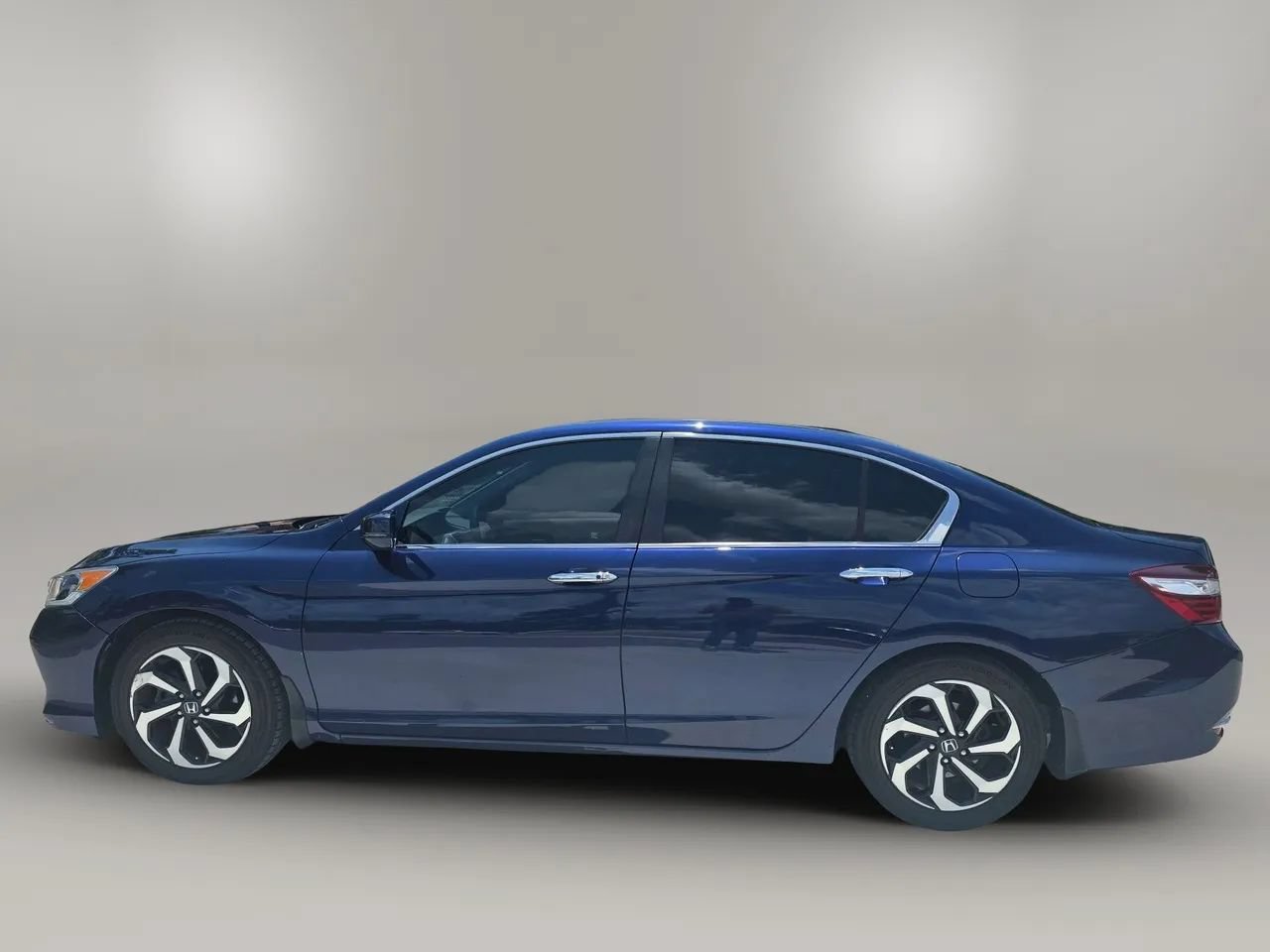 Used 2016 Honda Accord EX image 3