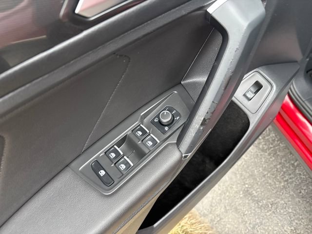 Used 2018 Volkswagen Tiguan SEL Premium image 11