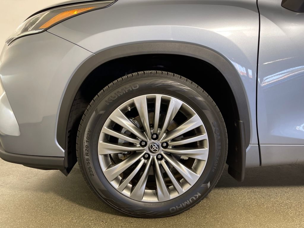 Certified 2022 Toyota Highlander Platinum image 11