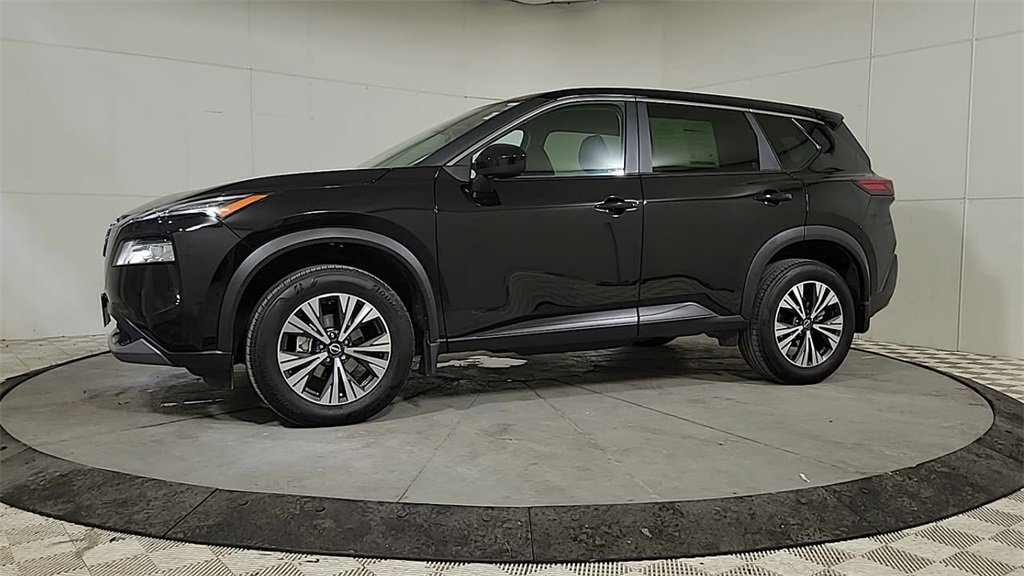 Used 2023 Nissan Rogue SV image 4