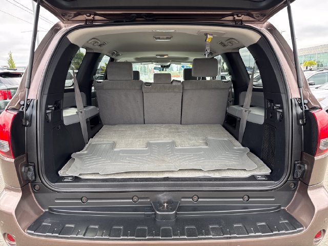 Used 2018 Toyota Sequoia SR5 w/ Carpet Mat Package AWD/4WD image 13