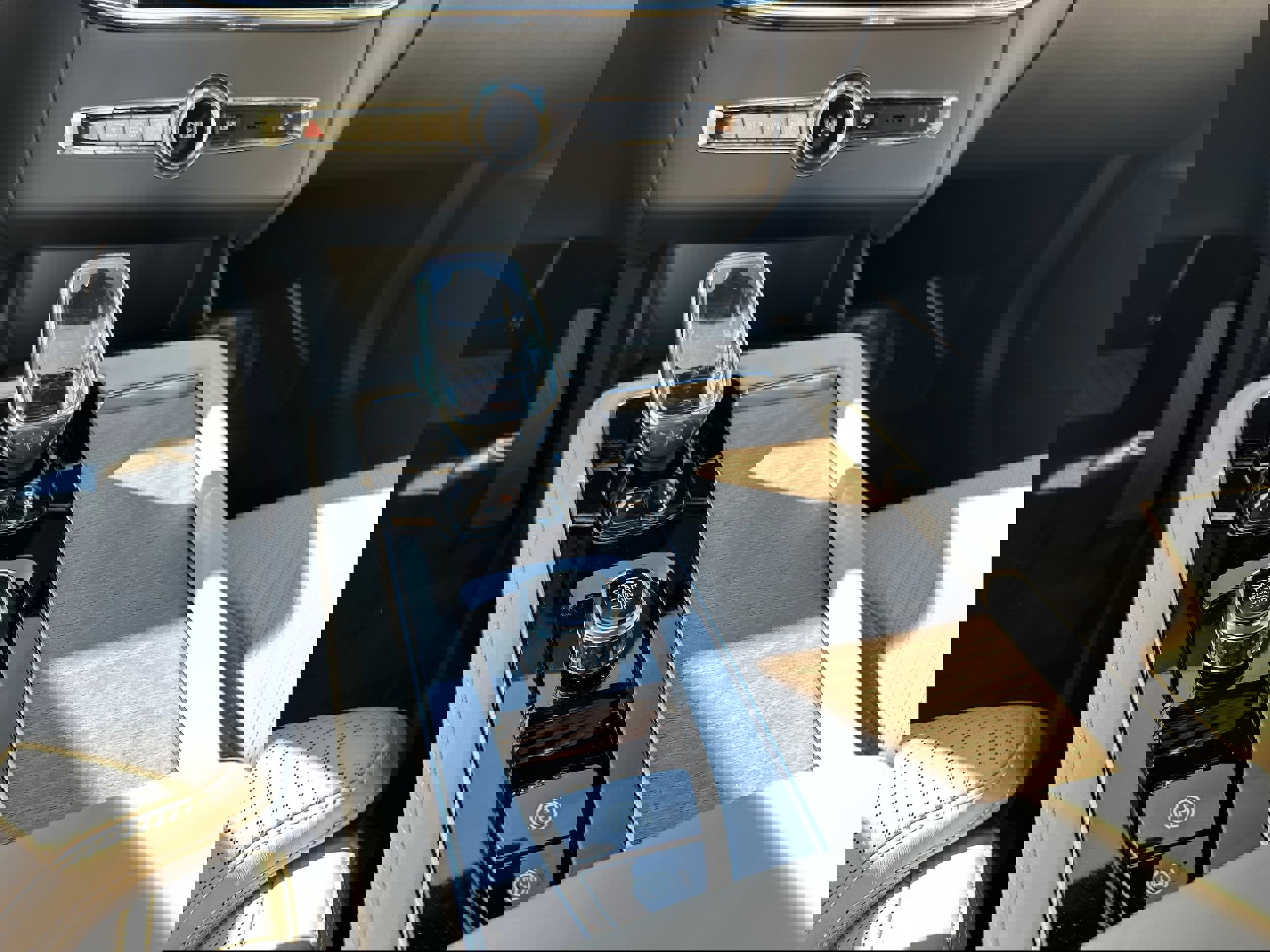 New 2026 Volvo XC90 B6 Ultra w/ Protection Package image 14