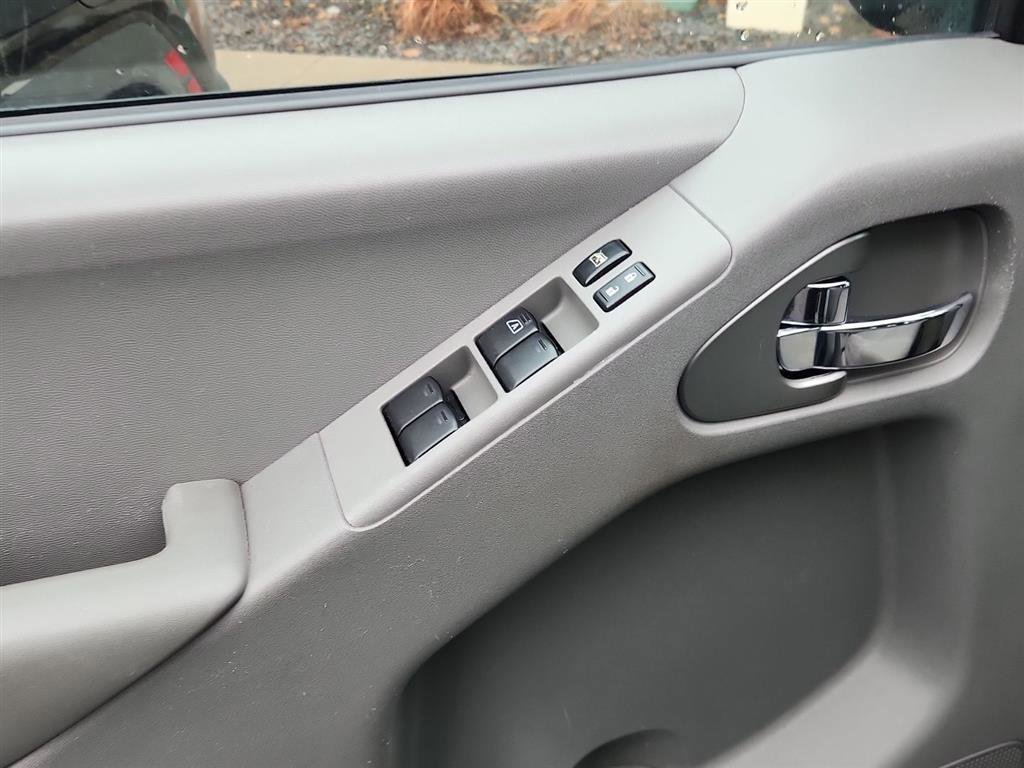Used 2016 Nissan Frontier SV image 13