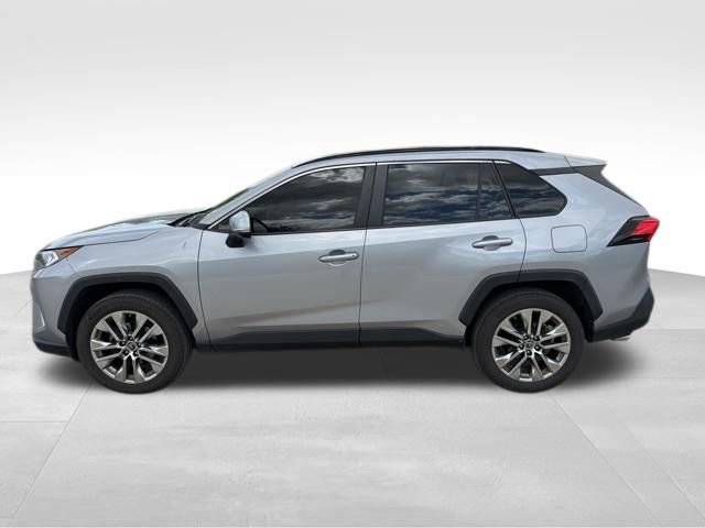 Used 2019 Toyota RAV4 XLE Premium image 6