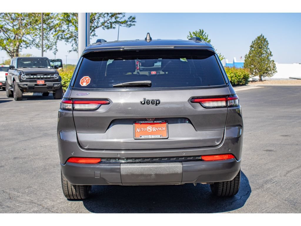 Used 2023 Jeep Grand Cherokee L Laredo AWD/4WD image 7