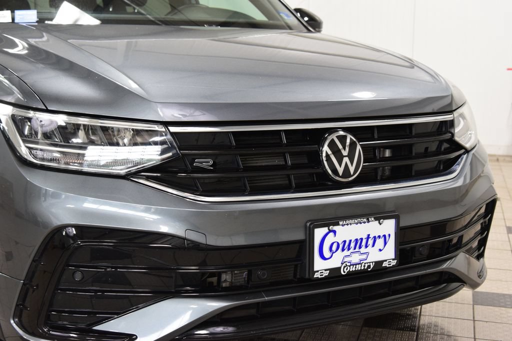 Used 2023 Volkswagen Tiguan SE R-Line AWD/4WD image 13