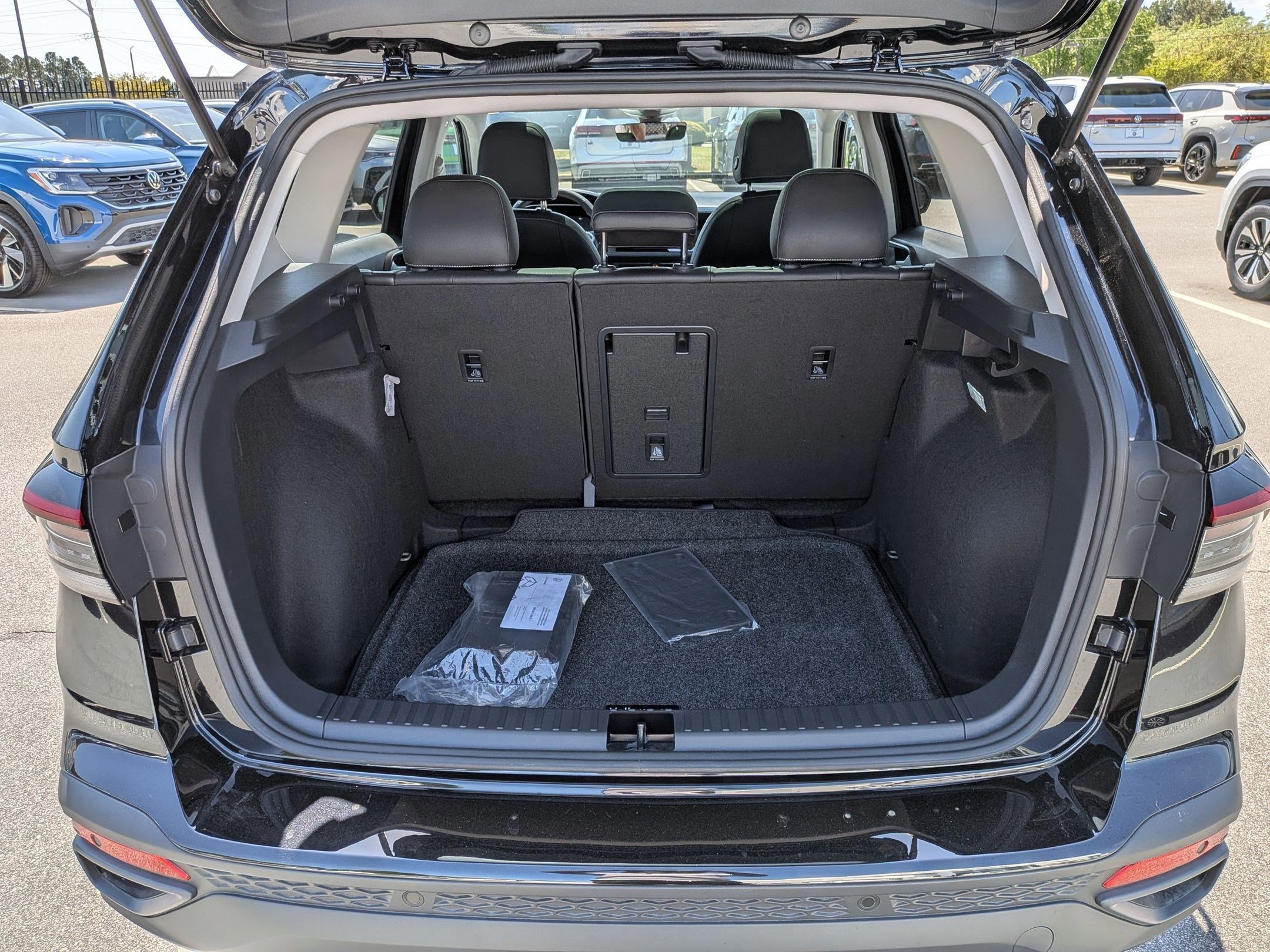 Used 2025 Volkswagen Taos SE image 31