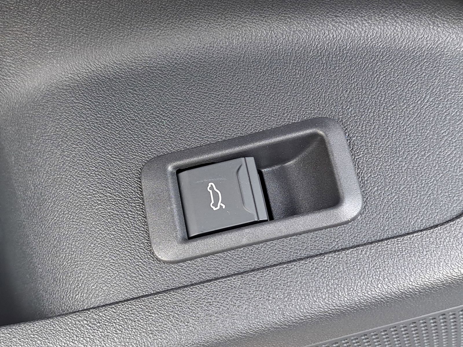 New 2025 Audi Q6 e-tron Premium image 30